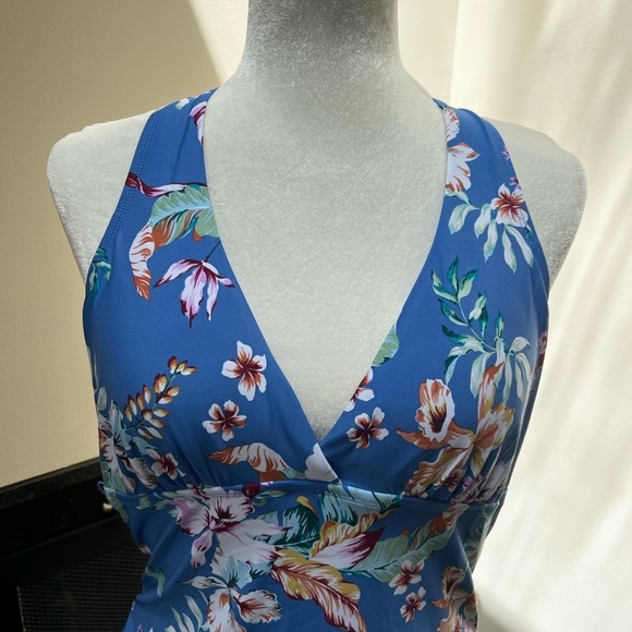 NEW GORGEOUS ONE-PIECE SWIMSUIT - Picture 2 of 11